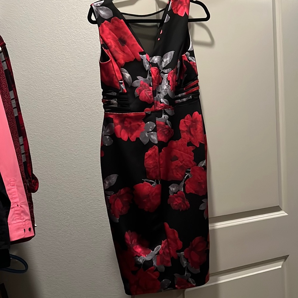 SIZE 8 BLACK AND RED DRESS